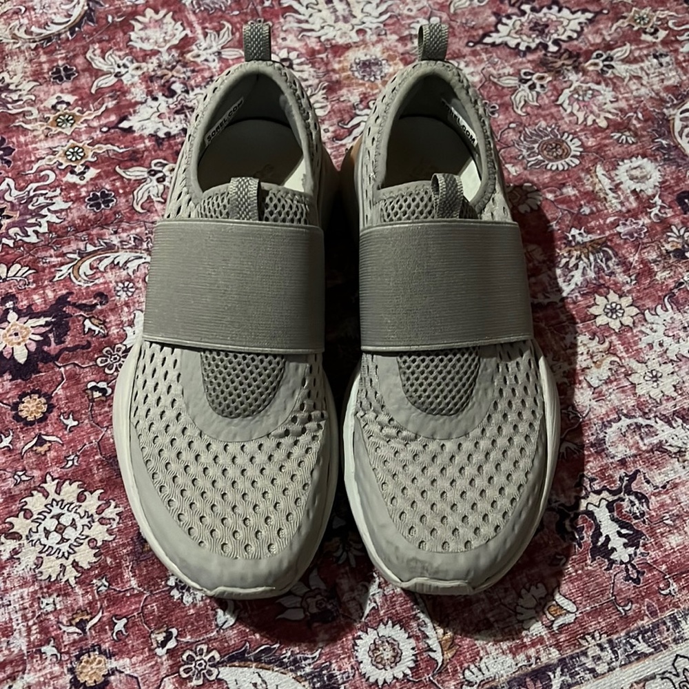 Sorel kinetic impact strap slip on sneaker women’s 7.5 in light gray